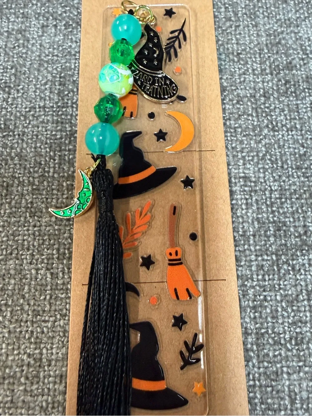 🧙🏻‍♀️Acrylic bookmark “Witch Hats” design, beads and 2 Charms.NWOT(Size small )
